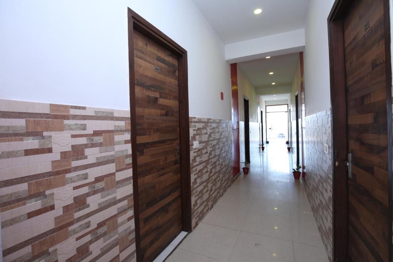Hotel Pearl Grand & Banquet Zirakpur Εξωτερικό φωτογραφία