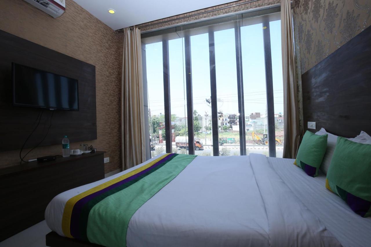 Hotel Pearl Grand & Banquet Zirakpur Εξωτερικό φωτογραφία