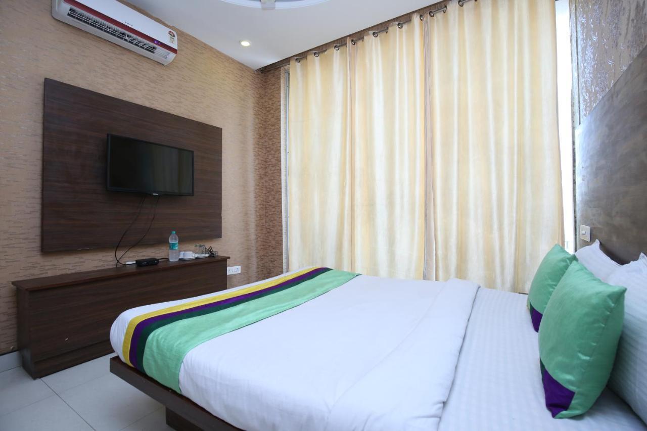 Hotel Pearl Grand & Banquet Zirakpur Εξωτερικό φωτογραφία