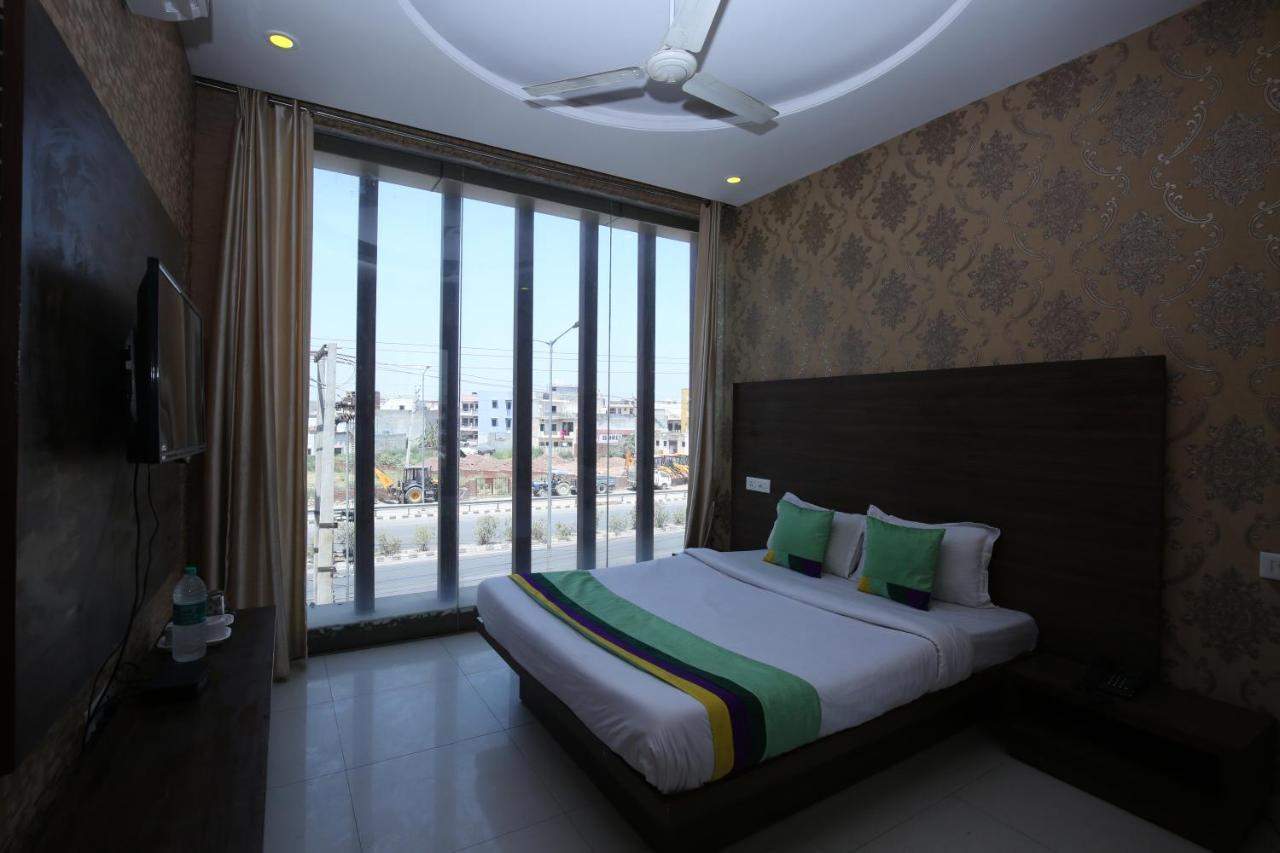 Hotel Pearl Grand & Banquet Zirakpur Εξωτερικό φωτογραφία