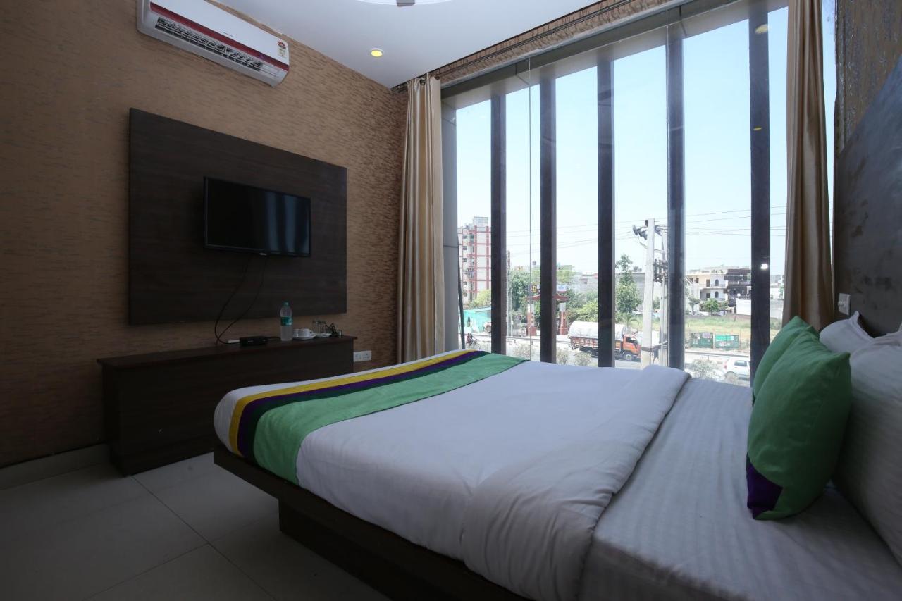 Hotel Pearl Grand & Banquet Zirakpur Εξωτερικό φωτογραφία