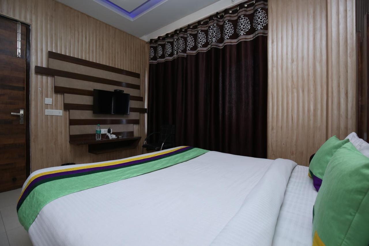 Hotel Pearl Grand & Banquet Zirakpur Εξωτερικό φωτογραφία